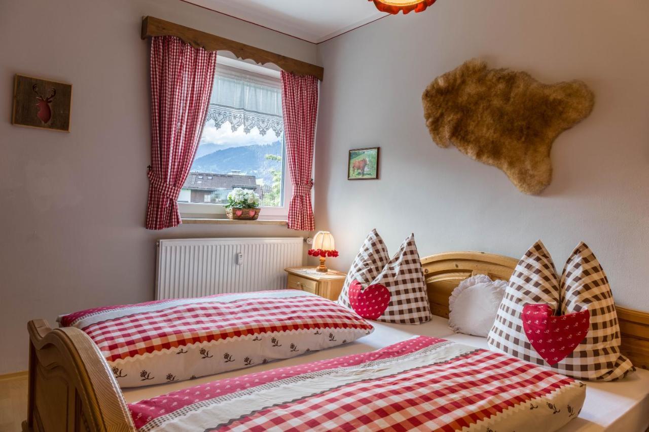 Ferienwohnung Annamirl ガルミッシュ・パルテンキルヒェン エクステリア 写真